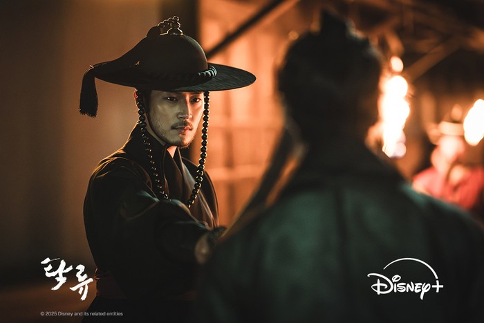 Foto adegan drama Korea terbaru Disney+ The Murky Stream.
