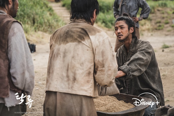 Foto adegan drama Korea terbaru Disney+ The Murky Stream.