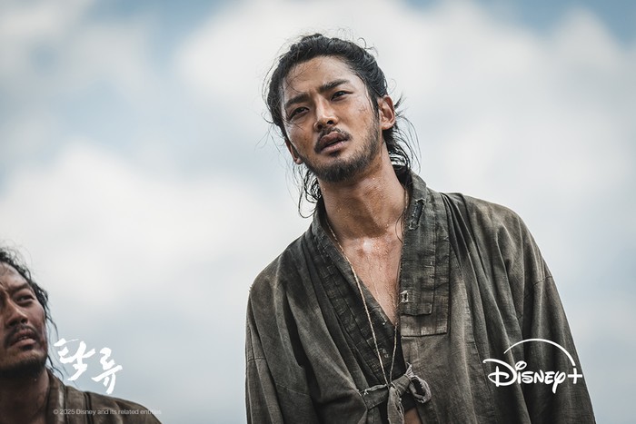 Foto adegan drama Korea terbaru Disney+ The Murky Stream.