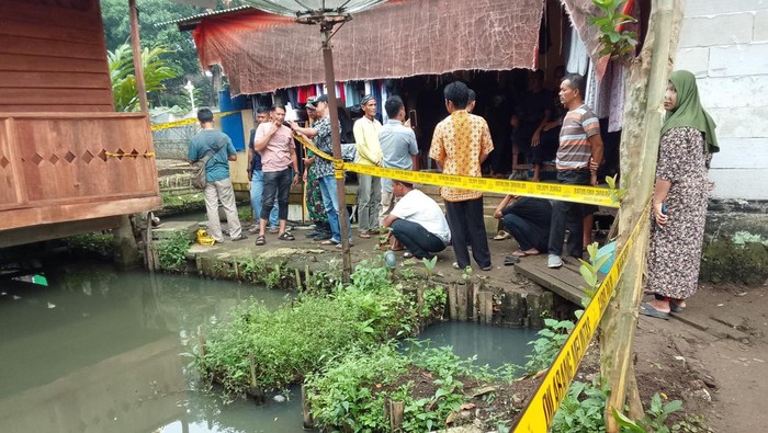 TKP pembunuhan terhadap ibu dan anak di Pandeglang