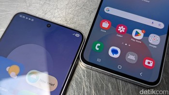 Layar Galaxy S25 FE (kiri) juga dikelilingi bezel yang lebih tipis dibandingkan Galaxy S24 FE. Ilham Indrawan, MX Product Marketing Senior Manager Samsung Electronics Indonesia mengatakan bezel yang lebih tipis ini berhasil meningkatkan rasio screen-to-body dari 88% di generasi sebelumnya menjadi 90%. Foto: Virgina Maulita Putri/detikINET