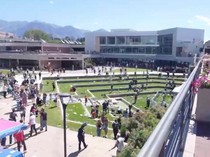 Video: Momen Kepanikan Massa Saat Penembakan Influencer Charlie Kirk