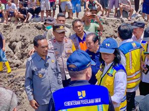 Wamen PU dan BNPB Sambangi Lokasi Banjir Bandang Nagekeo NTT