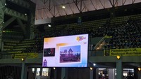 Wisuda UI kali ini menggunakan format baru, yakni orang tua diposisikan duduk di tengah balairung dan wisudawan di tengah dan kantong-kantong tribun. Sebelumnya, wisudawan yang diposisikan di tengah, sementara orang tua di tribun dan di luar balairung. Foto: Devita Savitri/detikcom Wisuda UI kali ini menggunakan format baru, yakni orang tua diposisikan duduk di tengah balairung dan wisudawan di tengah dan kantong-kantong tribun. Sebelumnya, wisudawan yang diposisikan di tengah, sementara orang tua di tribun dan di luar balairung. Foto: Devita Savitri/detikcom