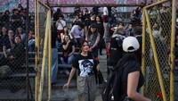 Salah satu pusat kegiatan berlangsung di Stadion Nasional Santiago, yang pada masa kediktatoran Augusto Pinochet dijadikan kamp konsentrasi terbesar di negeri itu. REUTERS/Pablo Sanhueza