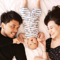 Bertepatan dengan putranya yang memasuki usia 3 bulan, Thariq Halilintar dan Aaliyah Massaid akhirnya perdana mengungkap wajah baby Arash ke publik. Foto: Instagram/@aaliyah.massaid