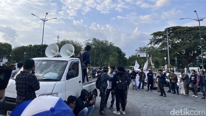 Aksi massa di Titik Nol Jogja, Jumat (12/9/2025).