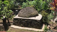 Konon warga sering mendengar suara tangisan dari arah batu lesung ini. Suara tangisan itu diyakini suara Sri Tanjung yang dikurung sang mandor. Warga setempat menyebut pada malam Jumat Kliwon, sempat ada yang melihat cahaya keluar dari batu dan mendengar tangisan wanita.