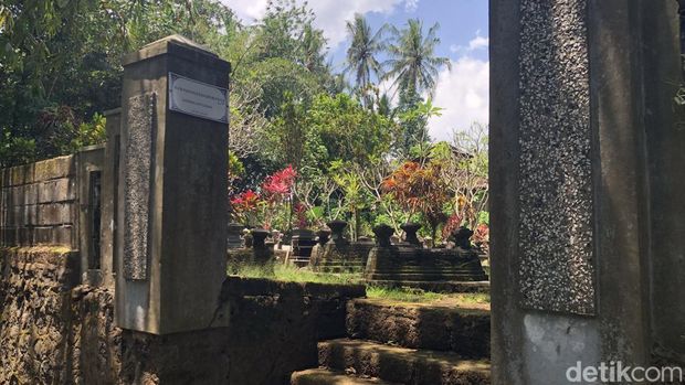 Potret batu besar di pemakaman umum Sasanalaya Canan, Padukuhan Tangisan, Banyurejo, Tempel, Sleman, Jumat (12/9).