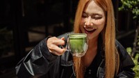 Matcha dari Jepang sudah dikenal sejak ratusan tahun lalu. Kaya antioksidan, memberi ketenangan, sekaligus bisa diolah jadi minuman, kue, atau campuran makanan. Foto: Getty Images/iStockphoto/