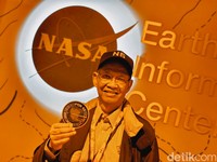CEO PT PSN Adi Rahman Adiwoso Usai Peluncuran Satelit Nusantara Lima