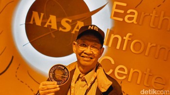 CEO PT PSN, Adi Rahman Adiwoso yang menyaksikan peluncuran dari Orlando, Florida, gembira luar biasa. Kini, satelit sedang dalam perjalanan menuju orbit geostasioner di 113 derajat Bujur Timur (BT), yang berada tepat di atas wilayah Kalimantan. Foto: Adi Fida Rahman/detikINET