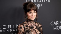 Dakota Johnson Move On, Mesra dengan Musisi Muda Usai Putus dari Chris Martin