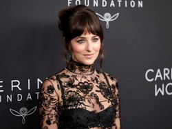 Dakota Johnson Move On, Mesra dengan Musisi Muda Usai Putus dari Chris Martin