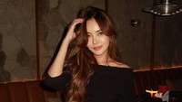 Bicara soal pasangan ke depan, Dian Soediro mengaku menghindari menjalin hubungan dengan pria yang punya banyak fans. Menghindari sih punya pasangan yang dekat dengan banyak wanita, banyak fans, kalau bisa jangan sampai. Mantan suami kan kerja di dunia malam, lingkungannya dekat dengan banyak cewek, katanya. (Foto: dok Instagram diansoediro_)