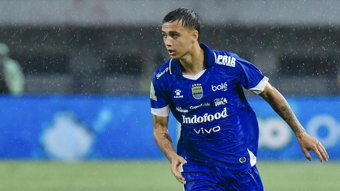 Eliano Reijnders debut bersama Persib Bandung. Pemain Timnas Indonesia ini dimainkan di laga Persib vs Persebaya di Stadion Gelora Bandung Lautan Api, Jumat 12 September 2025.