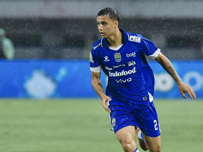 Eliano Reijnders debut bersama Persib Bandung. Pemain Timnas Indonesia ini dimainkan di laga Persib vs Persebaya di Stadion Gelora Bandung Lautan Api, Jumat 12 September 2025.