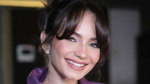 Enzy Storia bersyukur banget punya warna mata khas warisan dari ayahnya. Foto: dok Instagram enzystoria