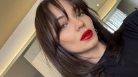 Enzy Storia merasa di usia 33 tahun ini dirinya sudah menjadi pribadi yang terbaik. Ia sempat merayakan ulang tahun bersama anak-anak yang kurang beruntung. (Foto: dok Instagram enzystoria)