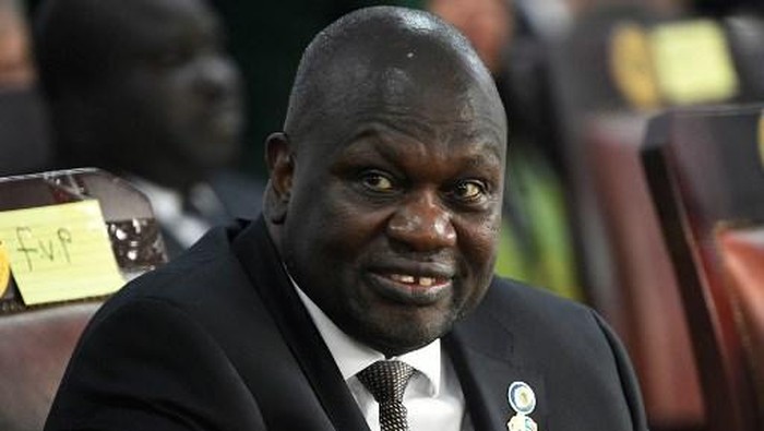 (FILES) South Sudans Vice-President Riek Machar makes a speech during the graduation ceremony of the new members of Unified Forces who have been on training since the implementation of the revitalized peace agreement in 2018 at Dr. John Garang Mausoleum in Juba on August 30, 2022. South Sudans Vice-President Riek Machar has been charged with murder, terrorism and crimes against humanity over an attack on a military base that killed more than 250 soldiers, the justice minister said on September 11, 2025.
The charges relate to an attack in March by a militia known as the White Army, which the government claims was acting under the orders of Machar, who has been under house arrest for months as part of a power struggle with his long-time rival, President Salva Kiir. (Photo by Peter Louis GUME / AFP)