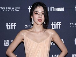 7 Gaya Memukau Han So Hee di Red Carpet TIFF 2025 untuk Premiere Project Y