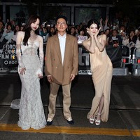 Project Y menceritakan kisah dua pekerja hiburan dewasa yang nekat mencuri emas batangan senilai 8 miliar won untuk mengubah hidup mereka. Acara premiere itu turut dihadiri lawan main Han So Hee, Jeon Jong Seo dan sutradara film Project Y, Hwan Lee. Foto: Getty Images