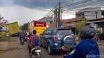 Hati-hati, Ada Truk Jeblos di Pamulang Tangsel