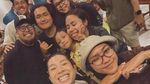 Bisa Ditiru! Jennifer Bachdim Libatkan Anak Beri Bantuan ke Korban Banjir Bali