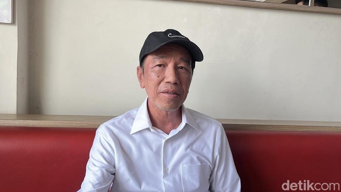 Presiden Ke-7 RI, Joko Widodo (Jokowi) ketika ditemui di salah satu rumah makan di Sumber, Banjarsari, Solo, Jumat (12/9/2025).