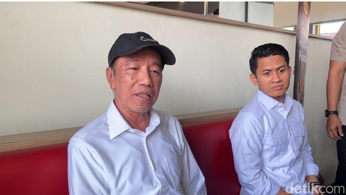 Presiden Ke-7 RI, Joko Widodo (Jokowi) ketika ditemui di salah satu rumah makan di Sumber, Banjarsari, Solo, Jumat (12/9/2025).