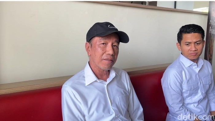 Jokowi Presiden Ke-7 RI, Joko Widodo (Jokowi) ketika ditemui di salah satu rumah makan di Sumber, Banjarsari, Solo, Jumat (12/9/2025).