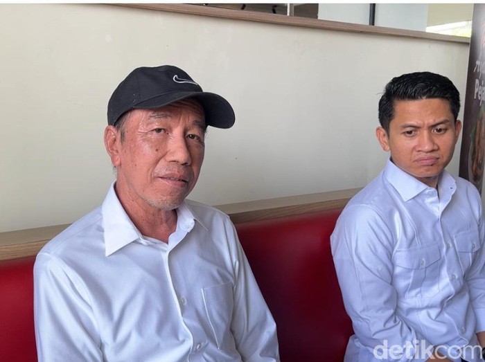 Presiden Ke-7 RI, Joko Widodo (Jokowi) ketika ditemui di salah satu rumah makan di Sumber, Banjarsari, Solo, Jumat (12/9/2025).