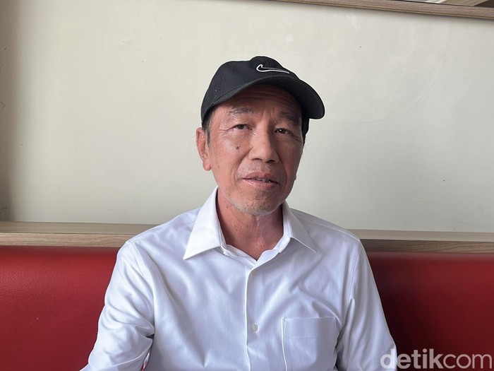 Presiden ke-7, Joko Widodo (Jokowi) ditemui di salah satu rumah makan di Sumber, Banjarsari, Solo, Jumat (12/9/2025)