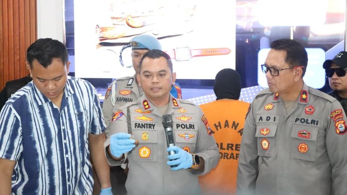 Kapolres Sidrap AKBP Fantry Taherong saat rilis kasus pembunuhan di Sidrap.