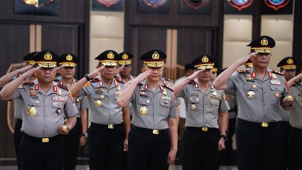 Kapolri menaikan pangkat 27 perwira tinggi (pati) Polri menjadi satu tingkat lebih tinggi (dok Polri)
