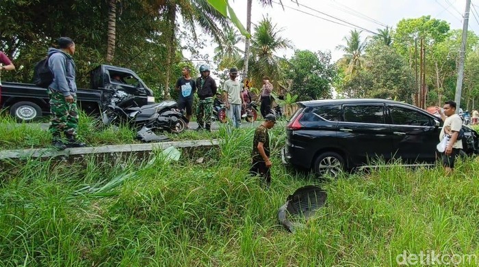TKP kecelakaan Xpander dan motor di Jalan Pengasih-Nanggulan, Kulon Progo, Jumat (12/9/2025).