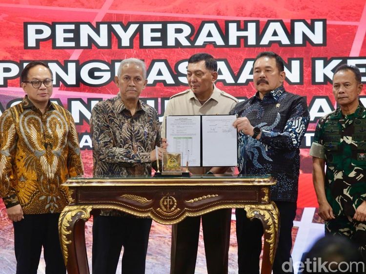 Kejagung Serahkan 674 Ribu Ha Lahan Sawit Sitaan ke PT Agrinas Palma Nusantara