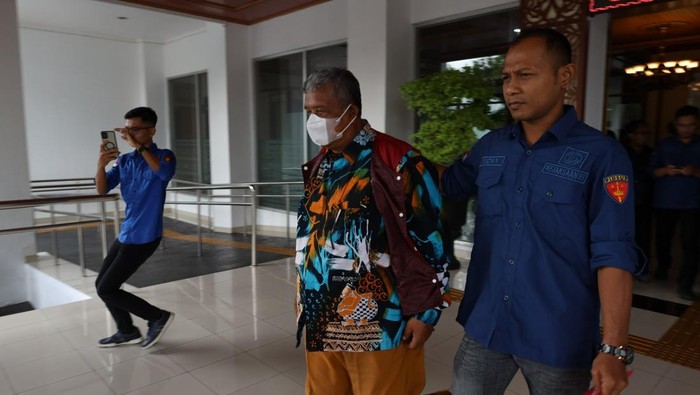 Kejati DIY menahan mantan dukuh Candirejo, Berbah, Sleman, Sarjono sebagai tersangka kasus Tanah Kas Desa, Kamis (11/9/2025).