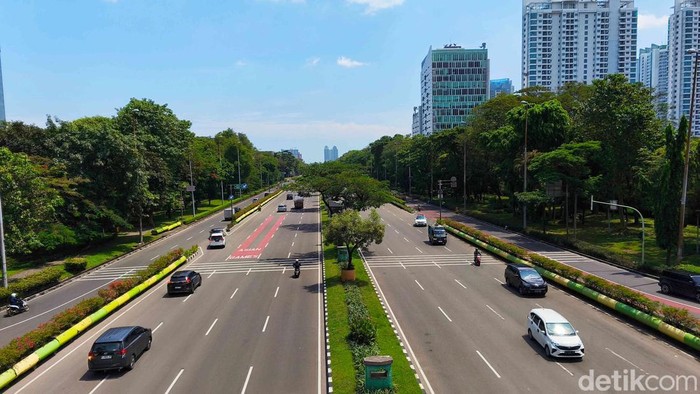 Kemayoran Diproyeksikan Jadi Kawasan Bisnis Modern Terpadu Suasana kawasan di Kemayoran, Jakarta Pusat, Jumat (12/9/2025). Pusat Pengelolaan Komplek Kemayoran (PPK Kemayoran) tengah mendorong transformasi kawasan eks Bandara Kemayoran di Jakarta Pusat seluas sekitar 450 hektare menjadi distrik bisnis modern dan terintegrasi.