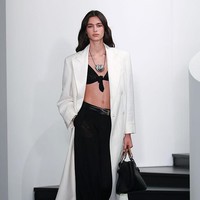 Desainer ternama Amerika Serikat Ralph Lauren menggelar peragaan busananya pada Rabu (10/9/2025). Presentasi berlangsung secara intimate di studio markasnya di 650 Madison Avenue, New York City. (Foto: Dia Dipasupil/Getty Images)