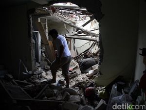 Warga Cerita Momen Mencekam Ledakan Gas di Pamulang: Gelap-Penuh Debu