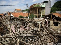 Ledakan Dahsyat Terjadi di Pamulang, 8 Rumah Porak-poranda