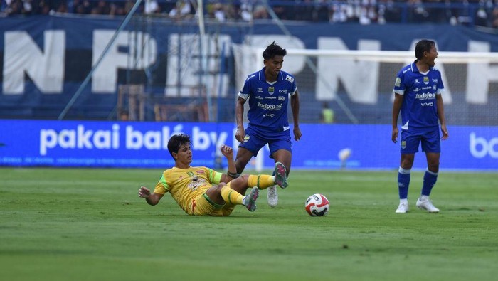 Laga Persib Bandung vs Persebaua Surabaya di Stadion GBLA, Jumat (12/9/2025).