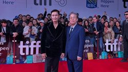 Lee Byung Hun Orang Korea Pertama Penerima TIFF Tribute Award