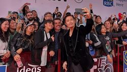Lee Byung Hun Orang Korea Pertama Penerima TIFF Tribute Award