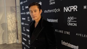 Aktor Squid Game itu hadir di TIFF tahun ini buat pemutaran film No Other Choice yang disutradarai Park Chan Wook. (Foto: dok. Instagram @byunghun0712)