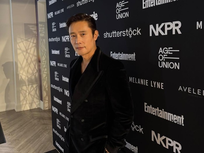 Aktor Korea Selatan Lee Byung Hun dalam foto yang diunggah ke Instagram pribadinya saat berada di TIFF 2025.