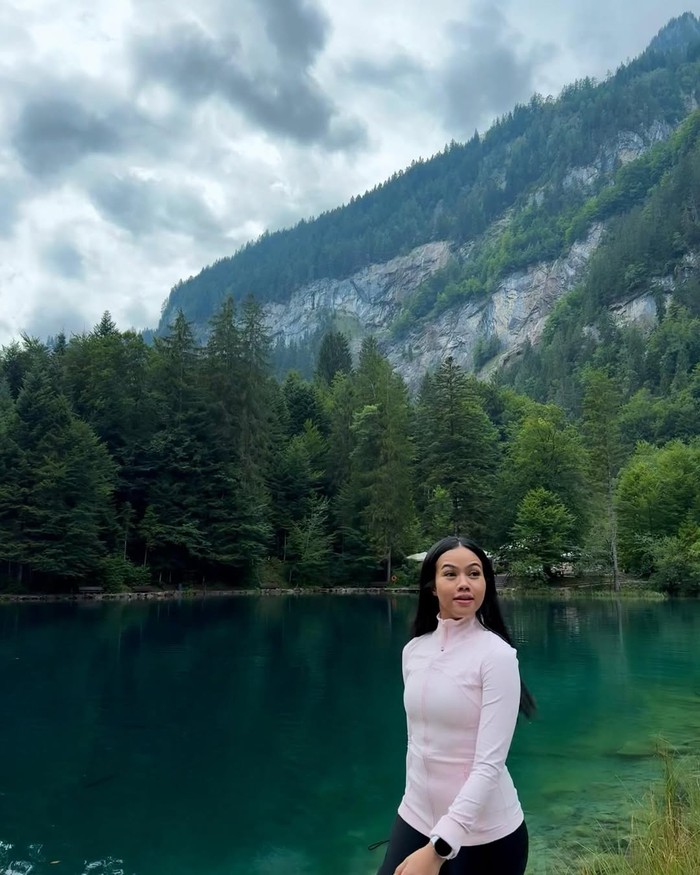 Liburan Yura Yunita di Swiss