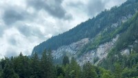 Siapa yang terinspirasi liburan ke sini setelah melihat Yura di salah satu danau terindah di dunia?