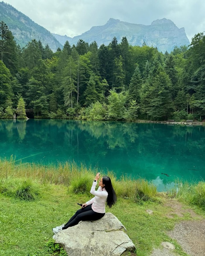 Liburan Yura Yunita di Swiss